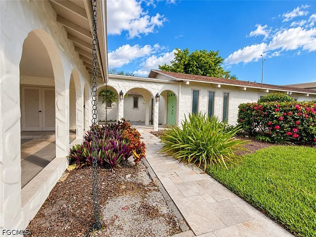 3 bed, 2.0 bath, 1606 sqft, $2,500 — Photo 3