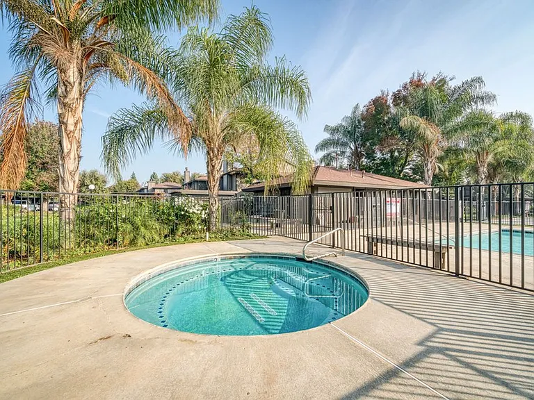 Ranchwood Condos — Photo 7
