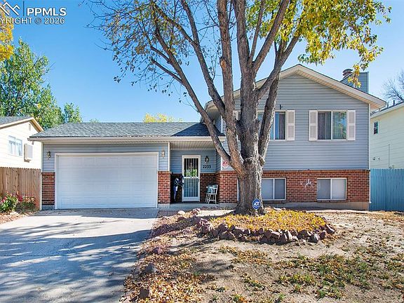 2nd image of 2233 Farnsworth Dr