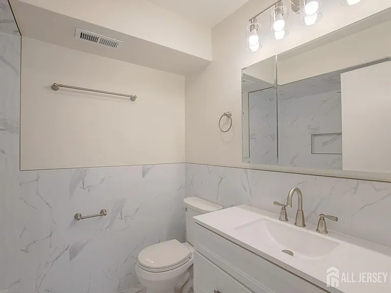 26 Farnham Sq — Photo 27