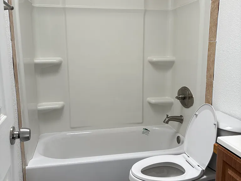 2423 Lester Ave #2 — Photo 5