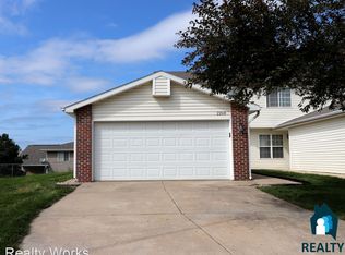 2260 W Todd Ln, Lincoln, NE 68528
