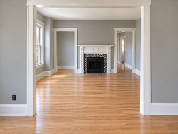 5th image of 219 Cole Ave 3