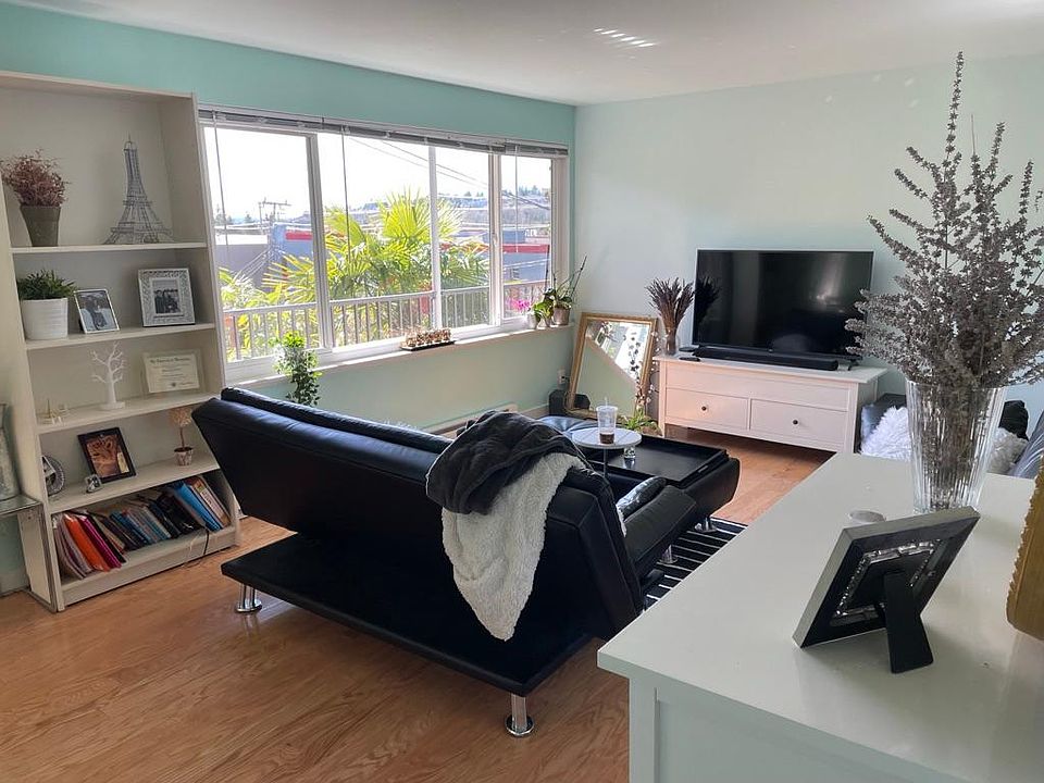 Big living room window with great light and open views. Picture of similar unit.