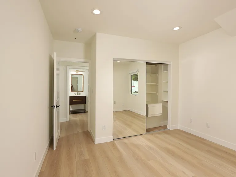 1827 Hill Dr — Photo 19