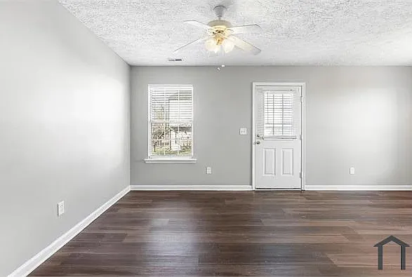 8228 Wynewood Ct — Photo 10