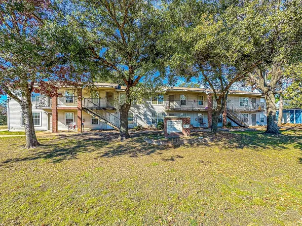 301 S 3rd St, Wortham, TX 76693