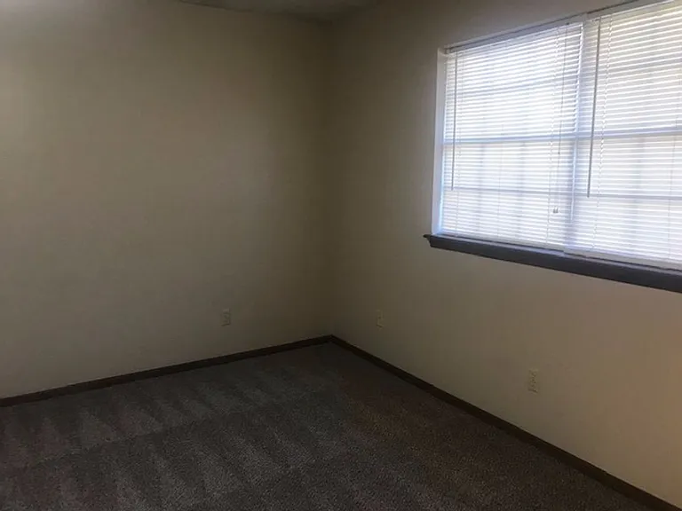 2705 John Dr — Photo 18