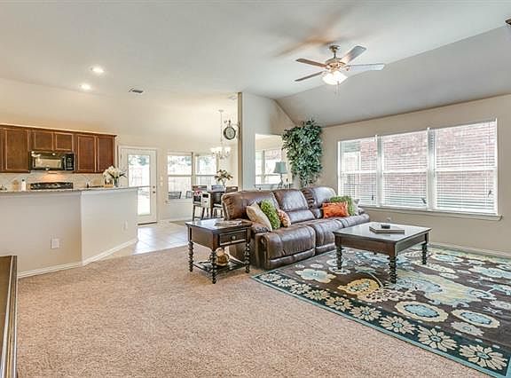 4th image of 3001 Greenway Dr