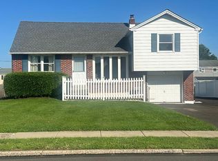 245 Wellington Dr, Warminster, PA 18974