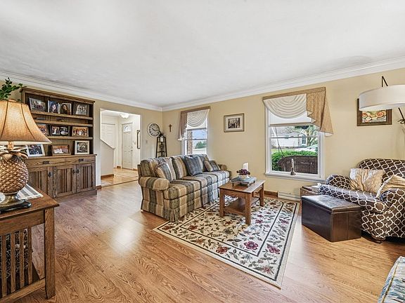 2nd image of 4 Dartmouth Dr