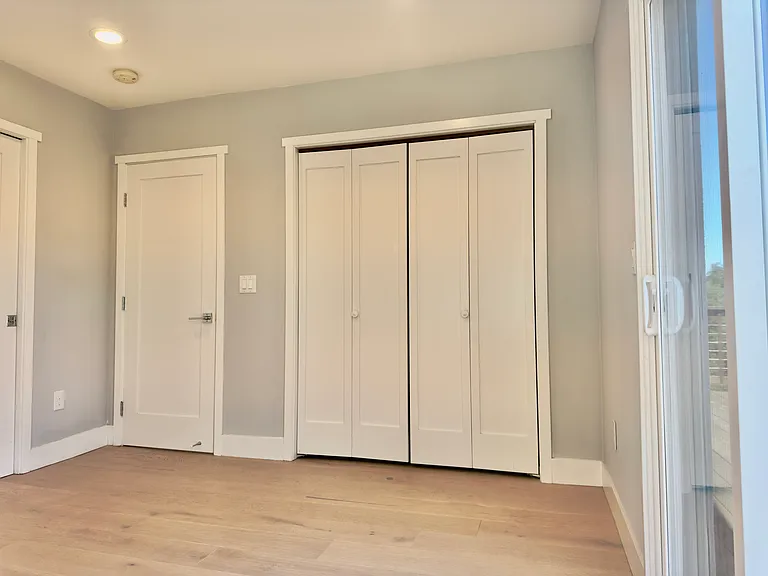 914 Everett Ave — Photo 55