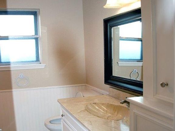 2nd image of 2405 Laura Ln