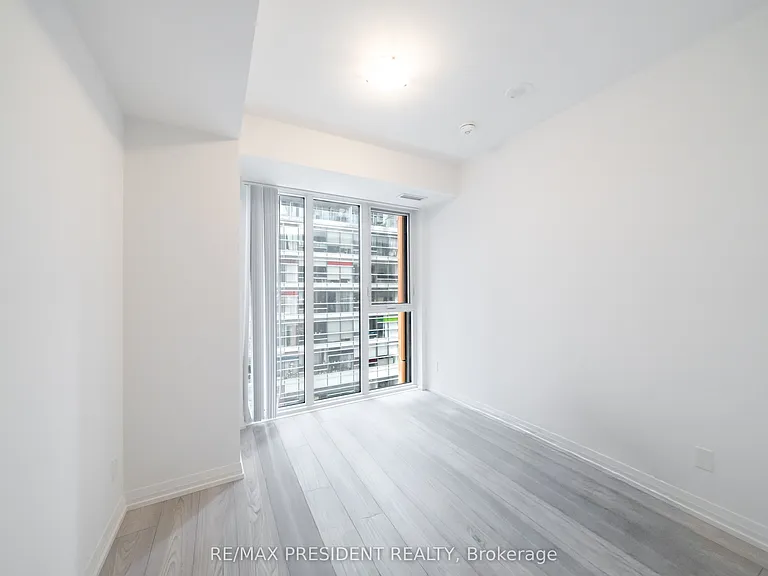400 King St W #610 — Photo 5