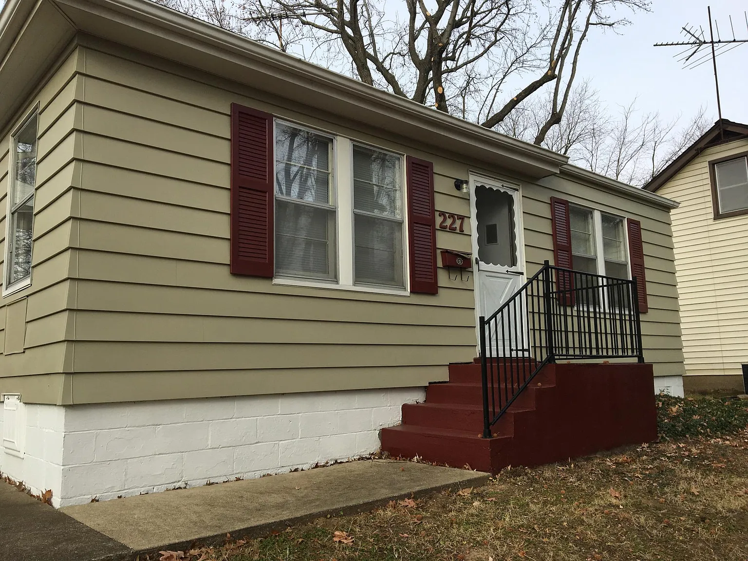 227 Adams St photo 1
