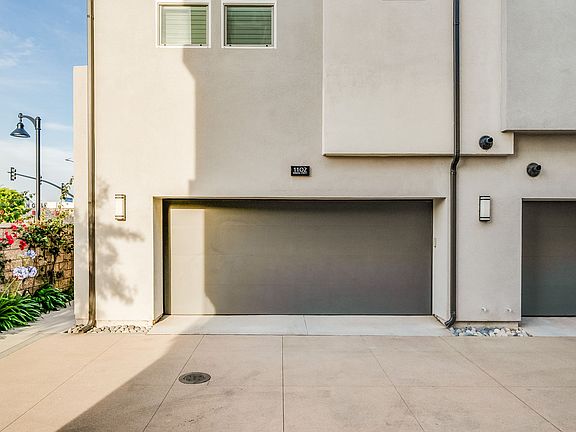 3rd image of 1102 S Urbana St