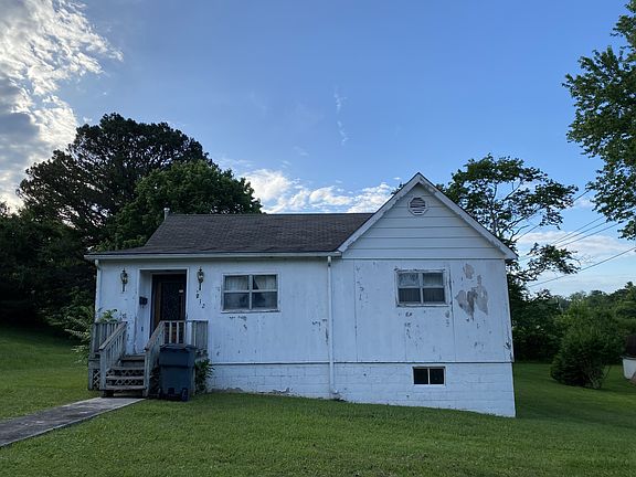 3rd image of 212 Walker St