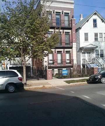 2nd image of 1430 W Diversey Ave #1