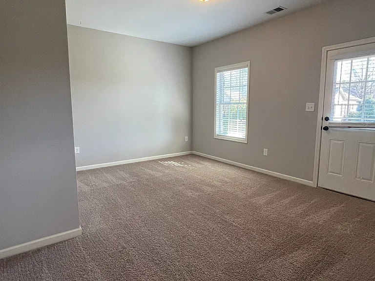 1071 Middleton Ln — Photo 12