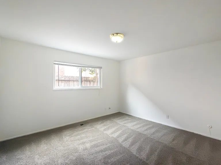 Curtner Villa Apartments — Photo 26