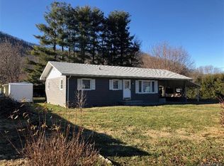 48 Estes Dr, Waynesville, NC 28786