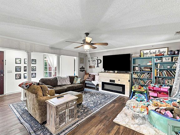 2nd image of 307 Chambers Rd