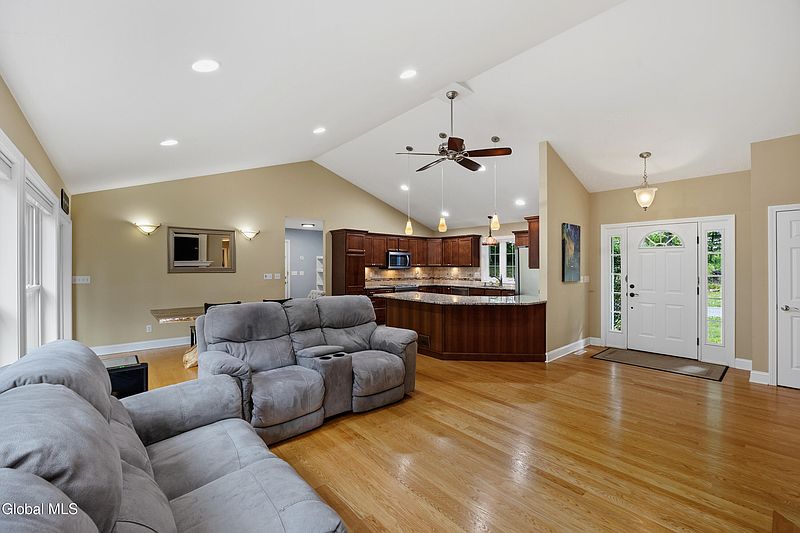 5th image of 150 N Greenfield Road