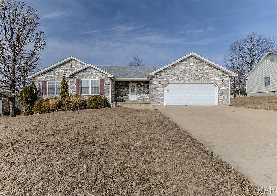 1st image of 105 Oak Ct
