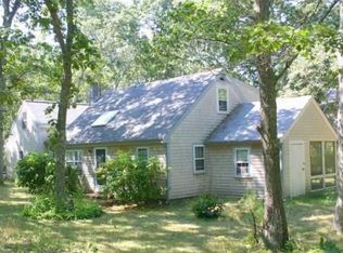 25 Central Ave, Tisbury, MA 02568