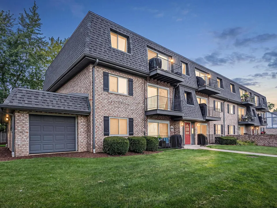 900 S Plum Grove Rd #216