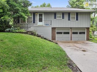 212 SW 20th Ter, Oak Grove, MO 64075