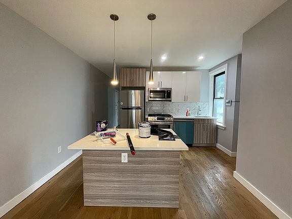3rd image of 87 Romaine Ave