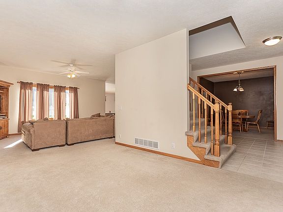 4th image of 9327 Margo Cir