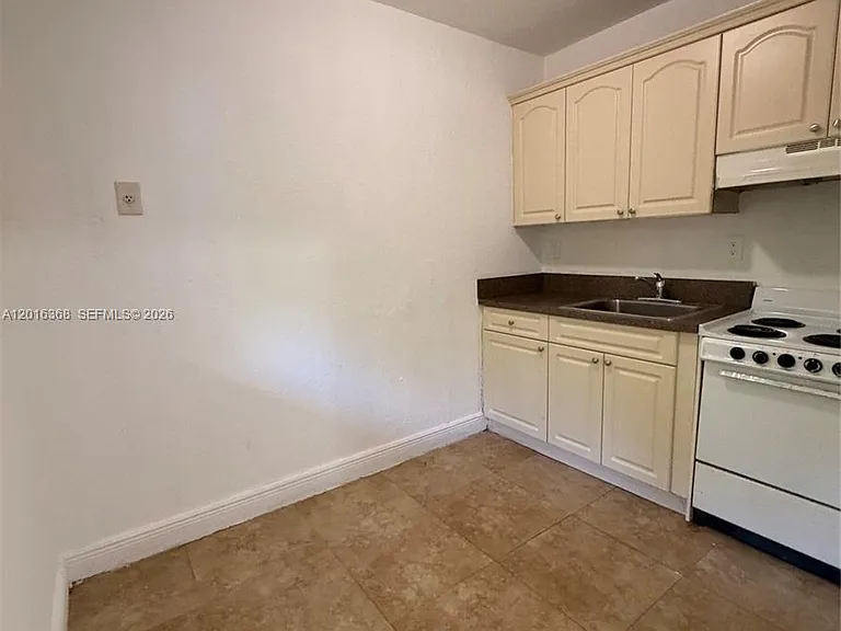219 NW 10th St #2 — Photo 8