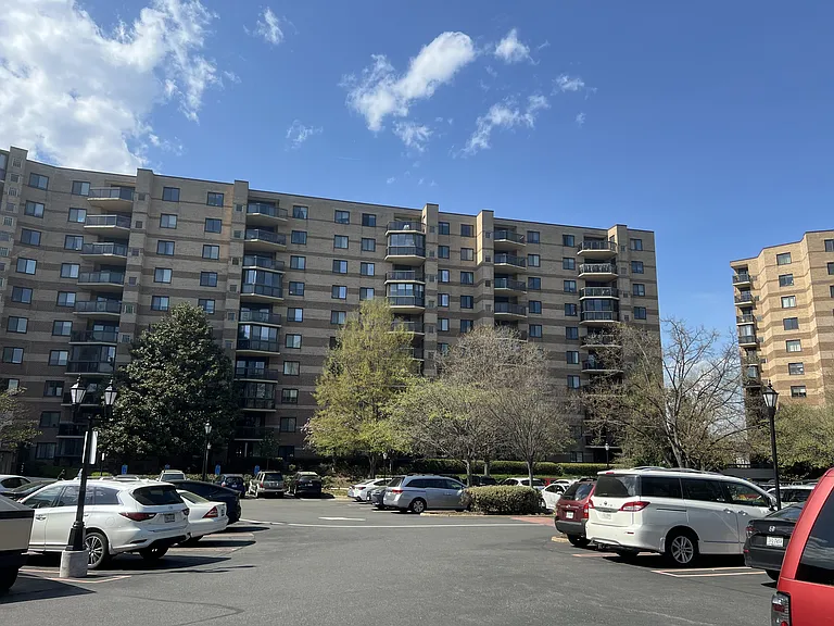 8370 Greensboro Dr #216 — Photo 37