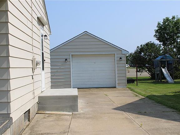 2nd image of 1115 Lake St