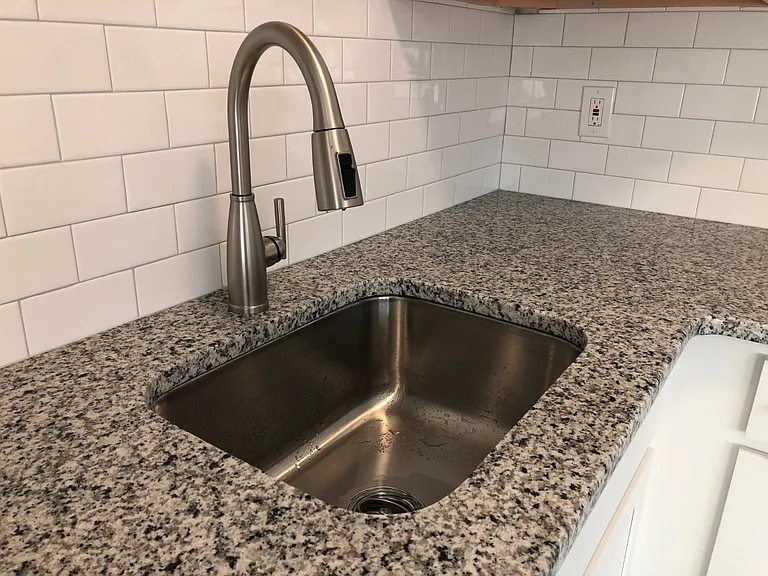 Crestwood Apartments — Photo 8