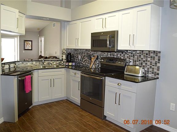 3rd image of 2637 Queen Alberta Dr