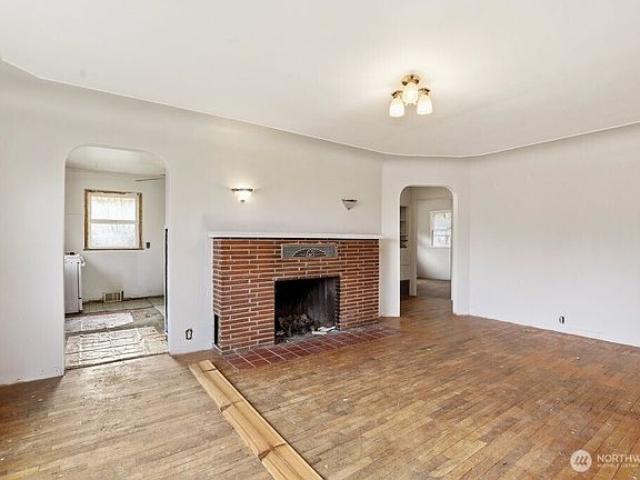 4th image of 4325 W Pleasant Street
