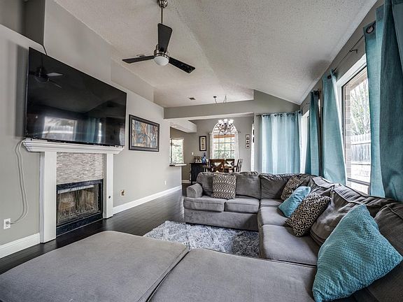 3rd image of 1379 Glencliff Dr