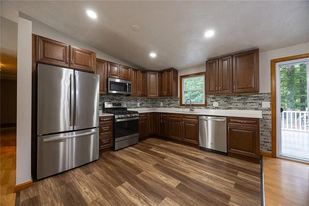 3 bed, 1200 sqft, $3,500 — Photo 4