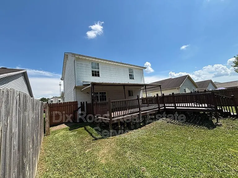 460 Peyton Dr — Photo 3