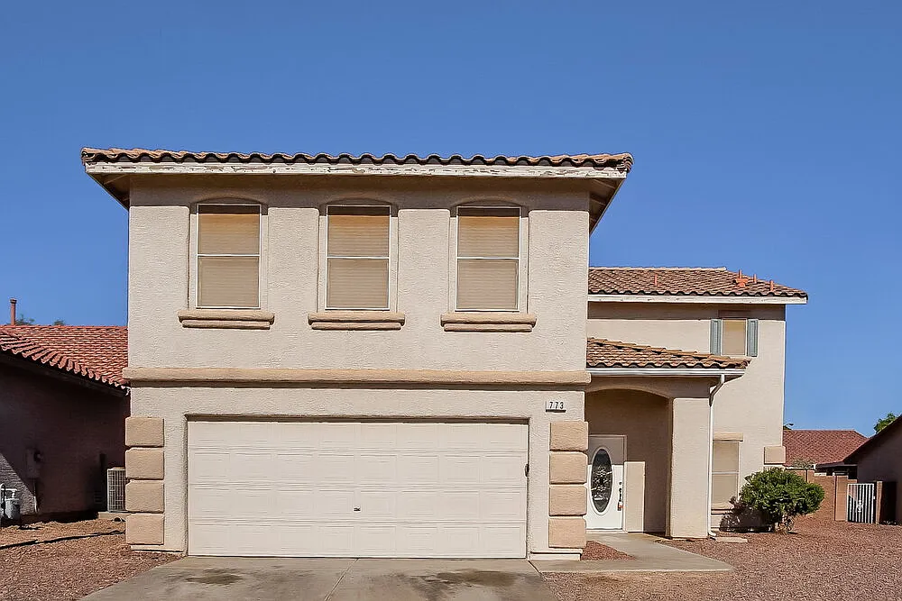 4 bed, 2.5 bath, 2617 sqft, $2,250 — Photo 1