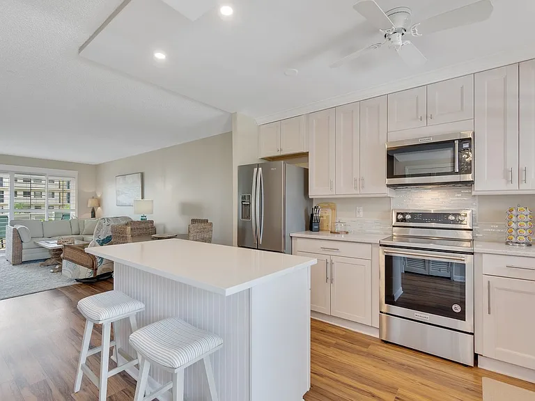 4049 Ocean Dr #204 — Photo 13