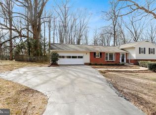 1008 Harriman St, Great Falls, VA 22066