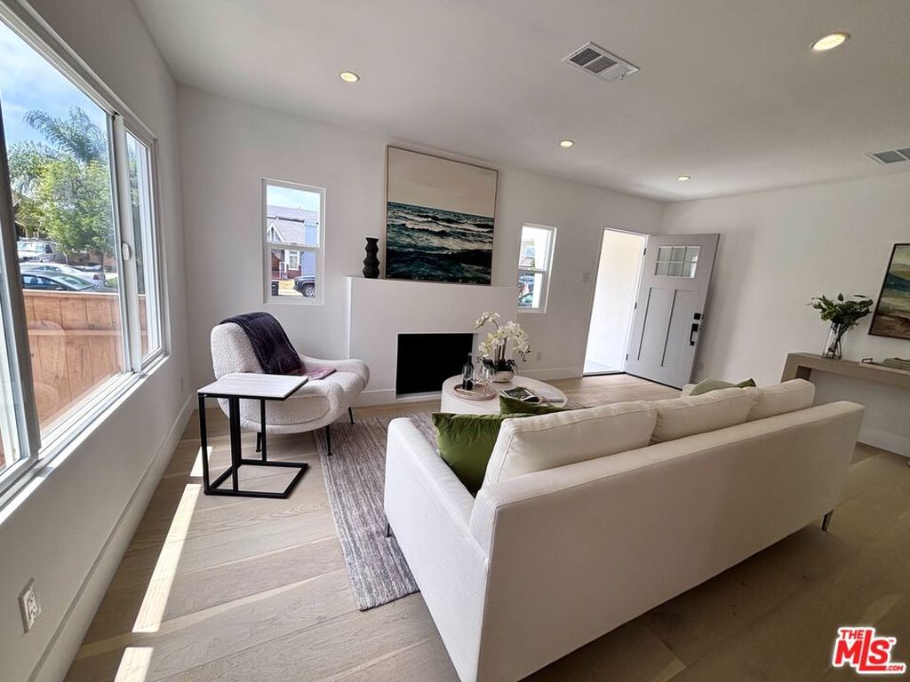 6018 S Harcourt Ave, Los Angeles, CA - View 3