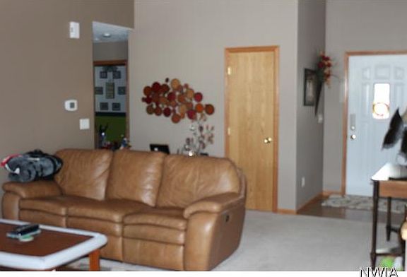 2nd image of 601 E 26th St
