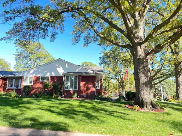 4600 Bryan Cir, Lincoln, NE 68506