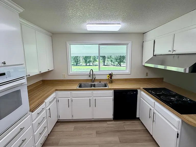 1191 Sable Dr — Photo 3