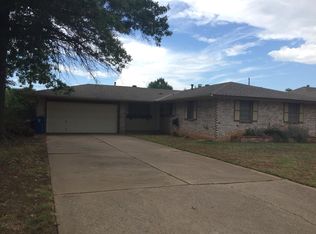 621 Greenwood Dr, Midwest City, OK 73110